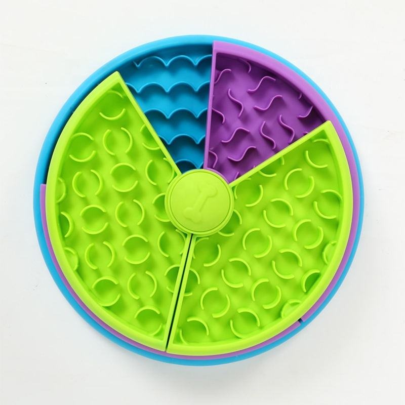 Rotating puzzle feeder top view